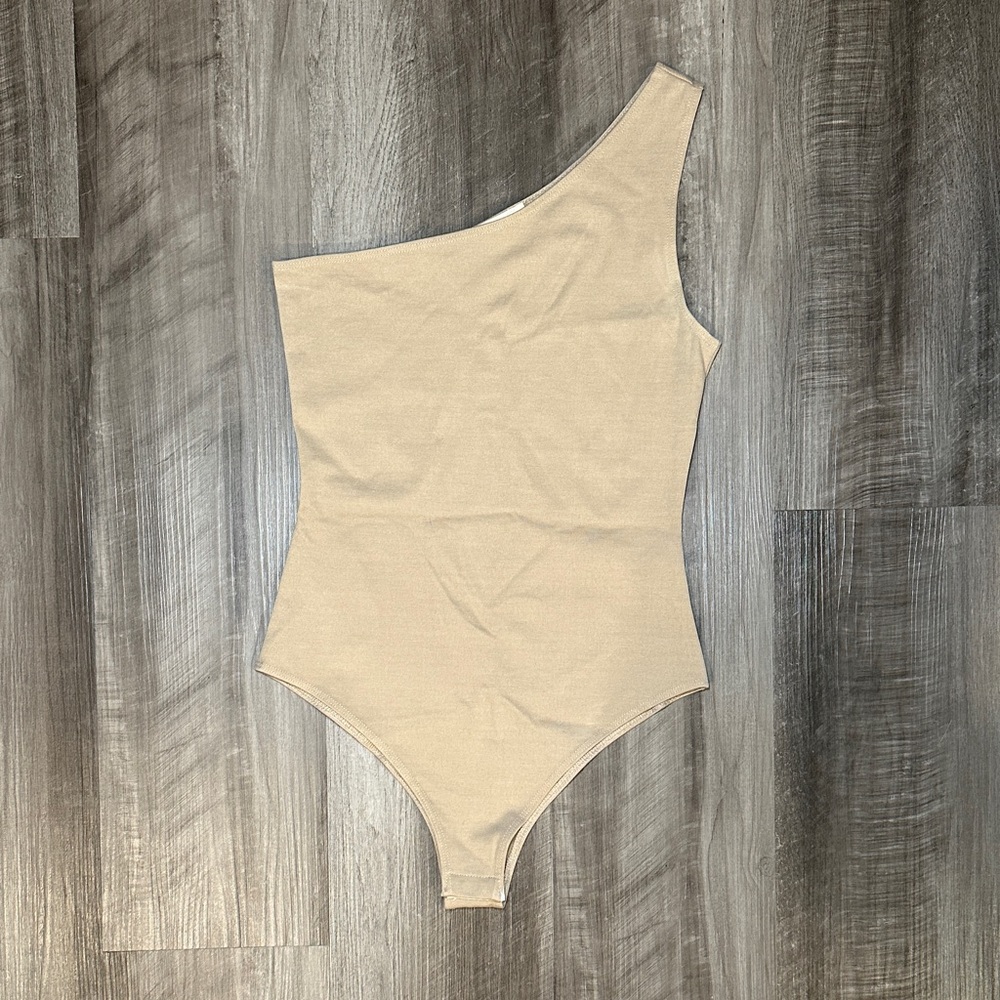 The Impeccable Pig Beige One-Shoulder Bodysuit - Small